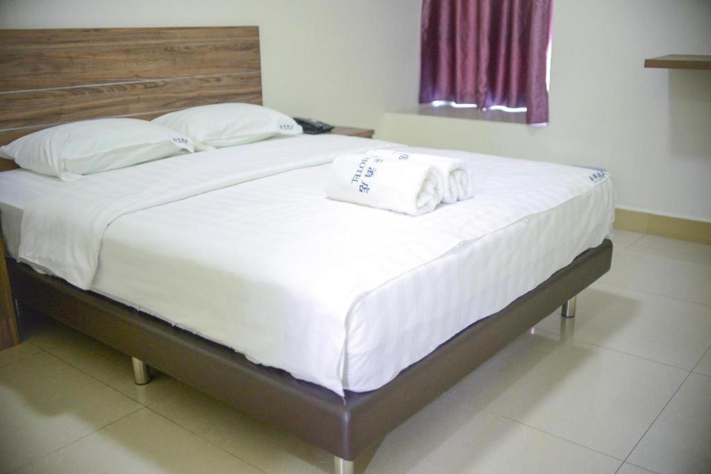 Hotel Jh *